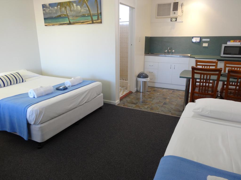 Shell Motel Bowen Room photo
